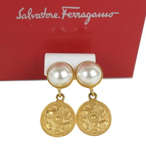 【中古】Salvatore Ferragamo サルヴァトーレ・フェラガモ フェイクパール クリップイヤリング メダル ゴールドカラー イタリア製 ヴィンテージ 外箱付【送料無料】