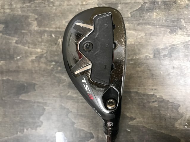 商品詳細 種別 ユーティリティ(ロングアイアンを含む) モデル TSi3 HYBRID フレックス S 本数 1 長さ 39 ライ角 58 キックポイント ヘッド体積 0 メーカー タイトリスト シャフト RAUNE i105 ロフト 20 番手 20 クラブ重量 400 バランス D4 ヘッド素材 ステンレス 定価 0 傷の程度 ヘッドカバー 無 フェース 【B-】傷が多数あり ソール 【B-】傷が多数あり グリップ 【B-】傷が多数あり (非純正) クラウン 【B-】傷が多数あり シャフト状態 【B-】傷が多数あり (非純正) その他コメント ・ヘッドカバーなし　・使用時の傷多々ございます