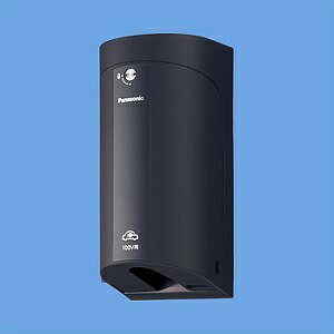 ＜注意＞ ※この製品の施工には、電気工事士の資格が必要です。 ■充電タイプ：コンセントタイプ ■取付タイプ：壁面取付タイプ ■取付タイプ：露出・埋込両用 ■定格：AC125V 15A ■仕様：100V用，簡易錠付 ■設置場所：屋外・屋側 ■筐体寸法(mm)：H190×W87×D90 ■色：ブラック●いたずら防止 「保護カバー」「簡易鍵」を装備 保護カバーを閉め、簡易鍵を施錠すれば、コンセントの差し込み口や充電中のケーブルへのいたずら防止に効果があります。また、鍵取付穴があるので、南京錠（市販品）を施錠することが可能です。 ●操作性 電気自動車の充電ケーブルに求められる抜け防止機能としてロック機構を採用。 充電ケーブルの電源プラグを※コンセントに差し込むだけで接続でき、ロックされます。 ※専用のEV・PHEV充電用電源プラグ以外のプラグを使用する場合ロック機能は働きません。 ■出荷予定日について■ 表示の出荷予定は目安となります。 商品はメーカーお取り寄せとなるため、納品にお時間を頂く場合がございます。 お急ぎの方は、お問い合わせください。 ★誠に勝手ながら、午後からのご注文は翌営業日の手配とさせて頂いております。ご了承くださいますようお願い致します。 　(土日、祝祭日は営業日に含まれません)