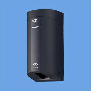 ＜注意＞ ※この製品の施工には、電気工事士の資格が必要です。 ■充電タイプ：コンセントタイプ ■取付タイプ：壁面取付タイプ ■取付タイプ：露出・埋込両用 ■定格：AC250V 20A ■仕様：200V用(15A・20A兼用），簡易錠付 ■設置場所：屋外・屋側 ■筐体寸法(mm)：H190×W87×D90 ■色：ブラック●いたずら防止 「保護カバー」「簡易鍵」を装備 保護カバーを閉め、簡易鍵を施錠すれば、コンセントの差し込み口や充電中のケーブルへのいたずら防止に効果があります。また、鍵取付穴があるので、南京錠（市販品）を施錠することが可能です。 ●操作性 電気自動車の充電ケーブルに求められる抜け防止機能としてロック機構を採用。 充電ケーブルの電源プラグを※コンセントに差し込むだけで接続でき、ロックされます。 ※専用のEV・PHEV充電用電源プラグ以外のプラグを使用する場合ロック機能は働きません。 ■出荷予定日について■ 表示の出荷予定は目安となります。 商品はメーカーお取り寄せとなるため、納品にお時間を頂く場合がございます。 お急ぎの方は、お問い合わせください。 ★誠に勝手ながら、午後からのご注文は翌営業日の手配とさせて頂いております。ご了承くださいますようお願い致します。 　(土日、祝祭日は営業日に含まれません)