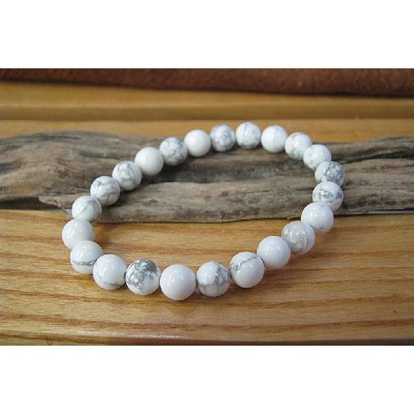 　 商品説明 おしゃれでかっこいいハウライトの8mmブレスレットがなんと1000円！！大変お安くなっております。シンプルなので、季節や場所を問わず、気軽に身につけることができます。オンペロンゴムですので付けはずしも簡単です。ちょっとしたプレゼントにもおススメ★★ サイズ・素材 17.4センチ（サイズの合わない方、対応いたします。　　　　　　　　　　　　ご相談下さい。） ハウライト8mm　オペロンゴム