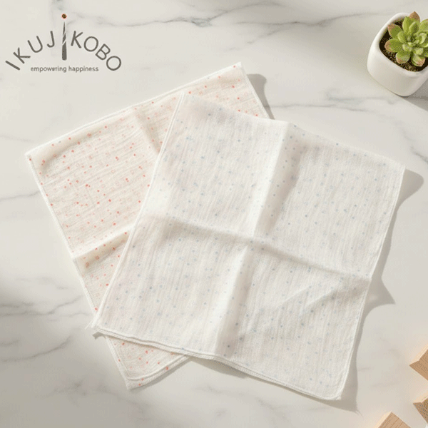 商品説明 オーガニックコットン沐浴布。 1枚の平織のガーゼで、赤ちゃんの体になじみやすいです。 柔らかなガーゼなので赤ちゃんの体にやさしくフィットします。 心地よいホールド感から赤ちゃんも安心して沐浴時リラックスができます。 ケアするパパマ...