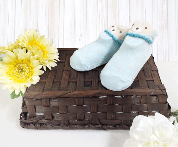 商品説明 赤ちゃんの足元を可愛く見せてくれる立体ソックスです。 デリケートな赤ちゃんのお肌にも優しい履き心地♪ 安心安全の日本製です。 ご自宅用はもちろん、出産祝いにプラスしたり特別な日のプレゼントにもおすすめなアイテムです。 サイズ 9-11cm 素材 綿、アクリル、ナイロン、ポリウレタン 生産国 日本