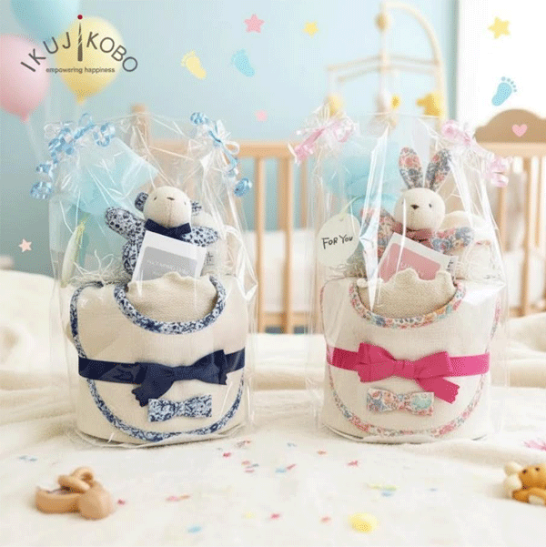 おむつケーキ　ダイパーケーキ　出産祝い　ベビーギフト　リバティ　スタイ　腹巻き　ラトル　おむつ　..