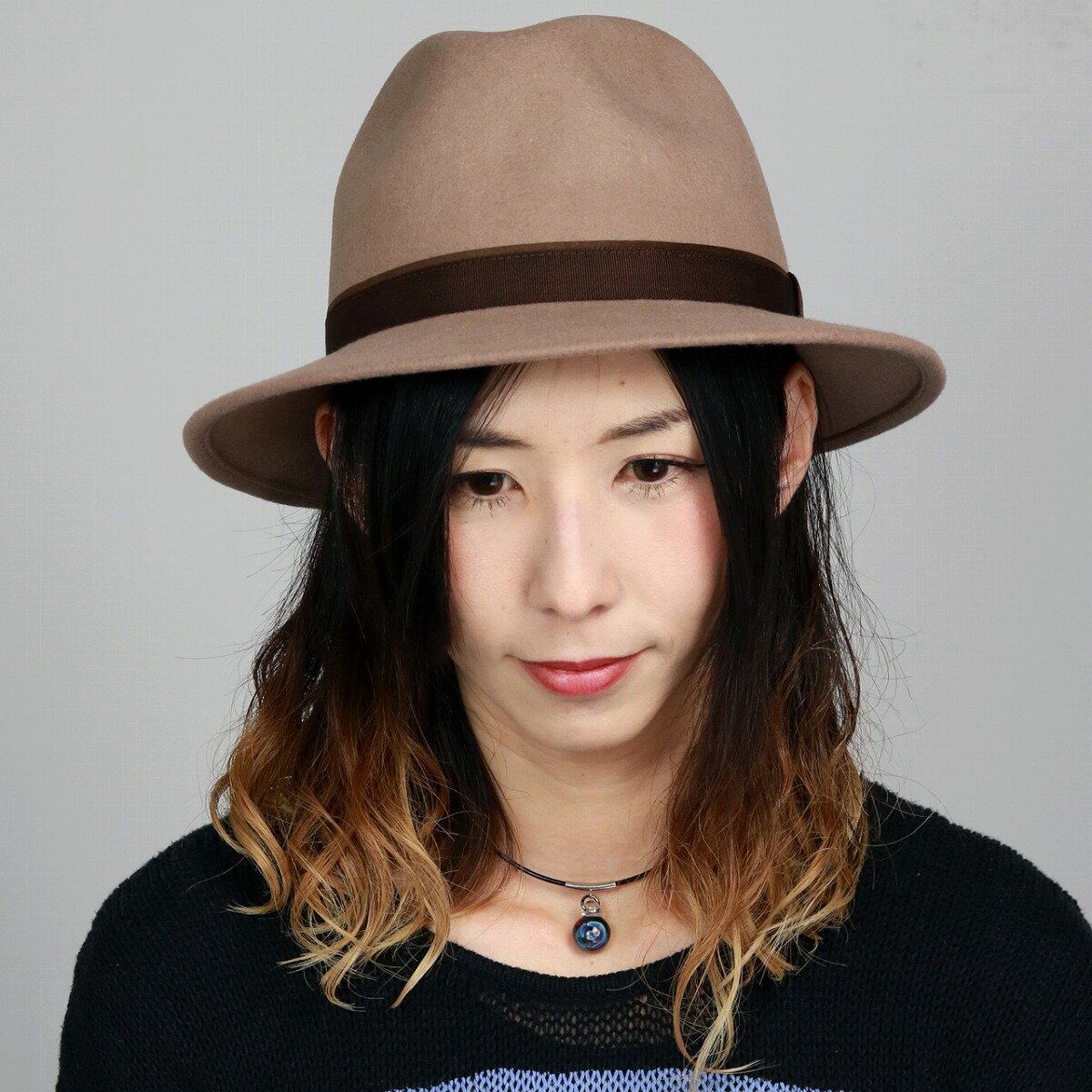 人気が高い ハット レディース 帽子 中折れハット メンズ フェルトハット Lacoste 中折れ フェルト 帽子 秋冬 ラコステ オールダウン シンプルデザイン マニッシュ トラッド コーデ アイテム カジュアル ファッション 中折れ帽 ベージュ Fedora Felt Hat お気にいる 人気が高い ハット レディース 帽子 中折れハット メンズ フェルトハット Lacoste 中折れ フェルト 帽子 秋冬 ラコステ オールダウン シンプルデザイン マニッシュ トラッド コーデ アイテム カジュアル ファッション 中折れ帽 ベージュ Fedora Felt Hat お気にいる