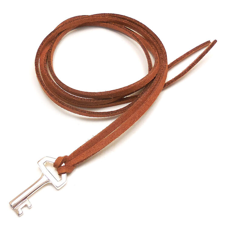 革紐 ペンダント ネックレス 鍵 カギ シルバーチャーム ジェンダーレス ユニセックス レディース メンズ プレゼント ギフト 贈り物