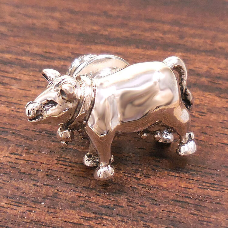 ピンブローチ ラペルピン うし 牛 シルバー925 イタリア製 サツルノ インポート メンズ レディース プレゼント ギフト