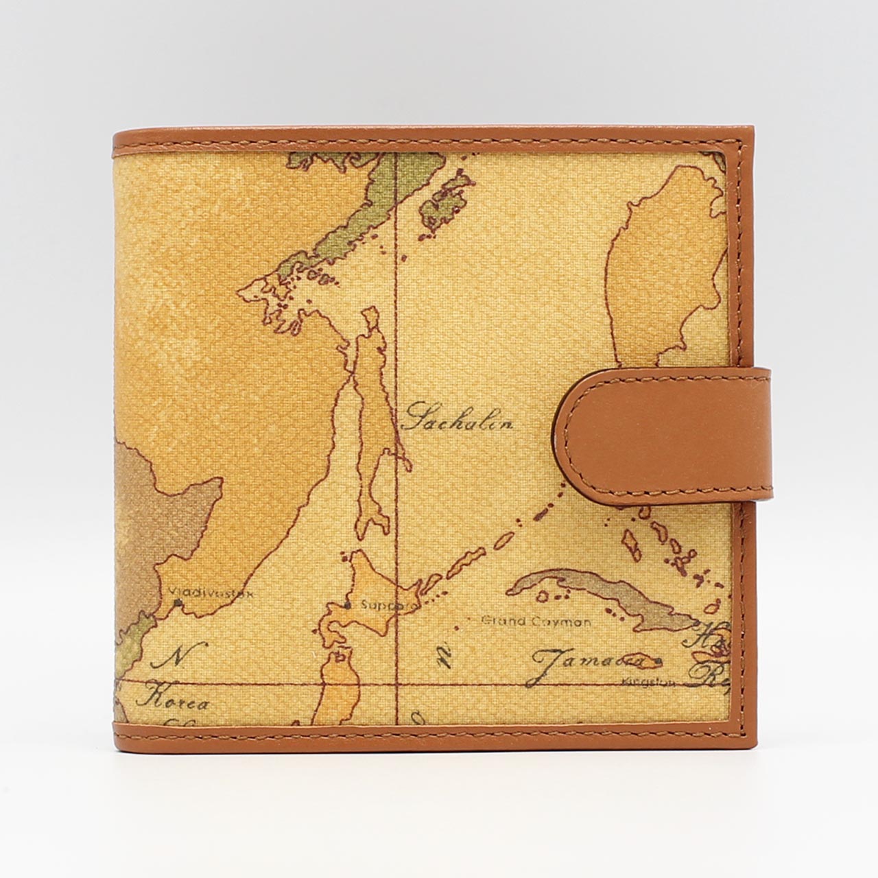 ※正面に日本柄（東北・北海道）あり　PRIMA CLASSE　プリマクラッセ　W011 -6000　(#19)　二つ折り財布　世界地図柄　ブラウン　PVC　レザー（画像1~3枚目の柄目をお送りします。）　1A CLASSE　ふたつ折財布