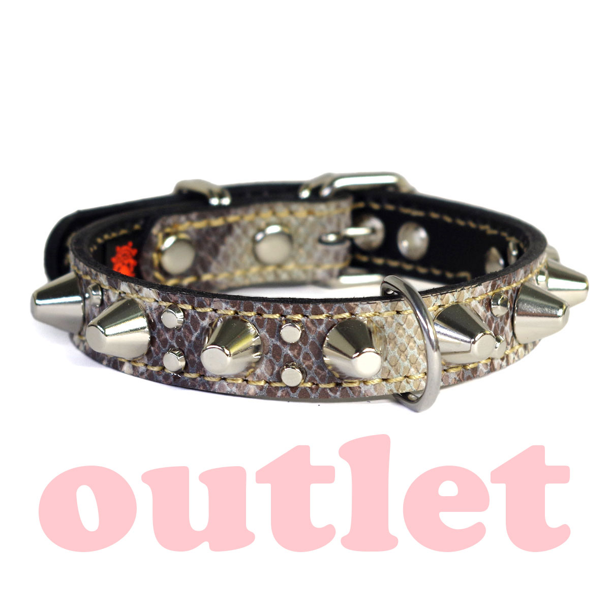 2cm幅の中型犬用首輪です こちら一点物の完成品ですので特価品となっています。 革幅2cm 厚み約4mm（革によって多少違います） **必ず首輪周り計ってから注文してください **穴は革の端から(バックル金具からではないです） ● 32 ● ● ● (1.2cm間隔） ------------------------------------------------ ●必ず読んでください！ まず犬の首周りを計り、サイズは妥協せずきちんと合う物以外は購入しないでください！！ **また特価品にて交換等はできませんので必ず犬の首周りを計ってから購入してください。 **写真は商品そのものを使っていますがサンプル写真の場合もあります