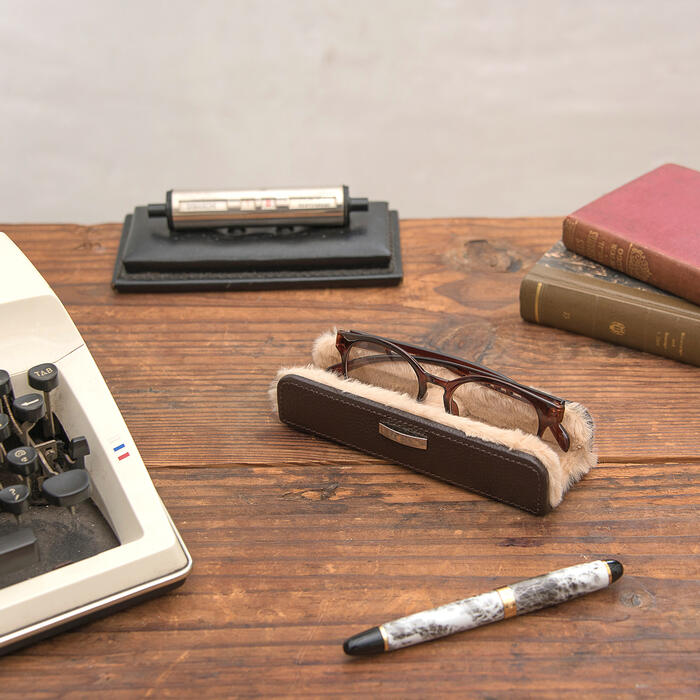 メガネスタンド 眼鏡置き 本革 横型 敬老の日 父の日 誕生日 バースデー プレゼント 男性向け ギフトのサムネイル