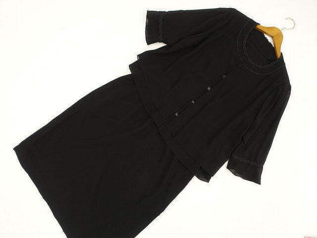 大きいサイズ 美品 KANSAI FORMAL 洗える5分袖フェイクレイヤードノーカラージャケット+ひざ丈ストレートスカート 春夏ブラックフォーマル上下2点セット 23R ブラック/ブラック 喪服 礼服 冠婚葬祭 【中古】