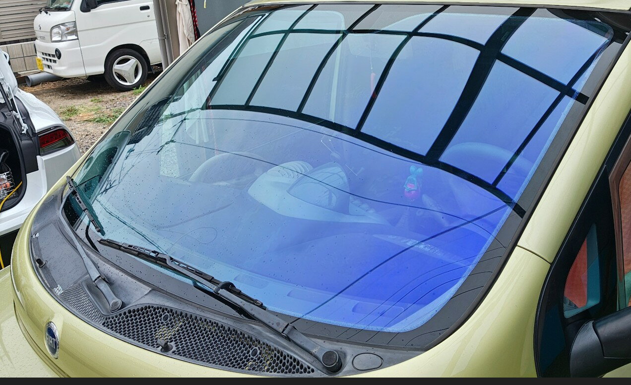 フィアットムルティプラ186B6H15.12〜フロントガラス（フロント正面）ゴースト（オーロラ）　カット済みカーフィルム