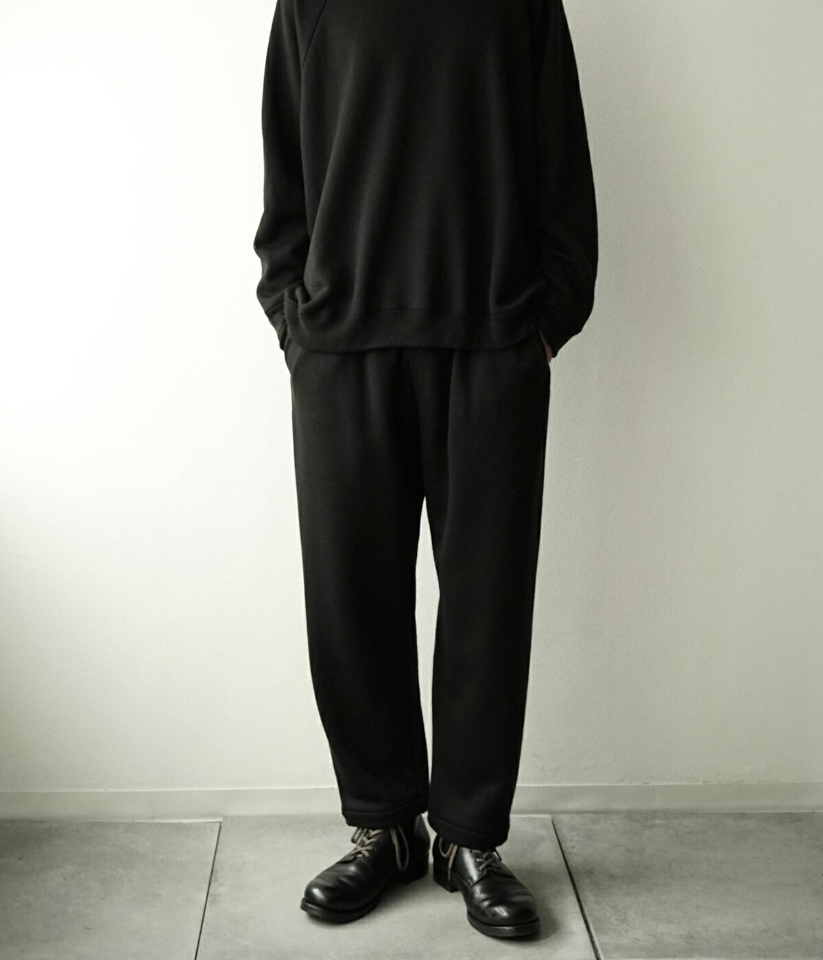 ڼ󤻡ۡCAPERTICAåڥPremium Wool Fleece / Taperd Easy Pants (OFF BLACK)ե...