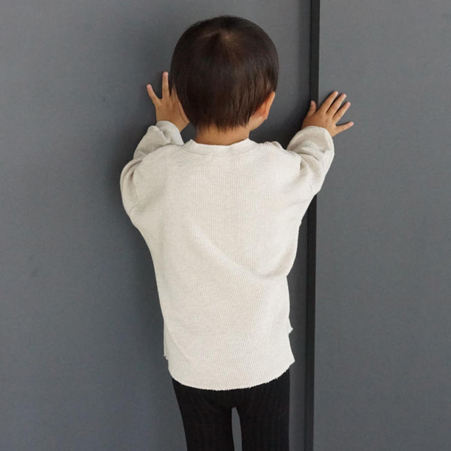 FOCUSの【FOCUS KIDS｜フォーカスキッズ】サーマルロンT　子供服　キッズウェア　アイボリー　ブラック　白　黒　トップス　おしゃれ　韓国服　夏服　綿100% コットン【kidslongtee2】｜アングル3