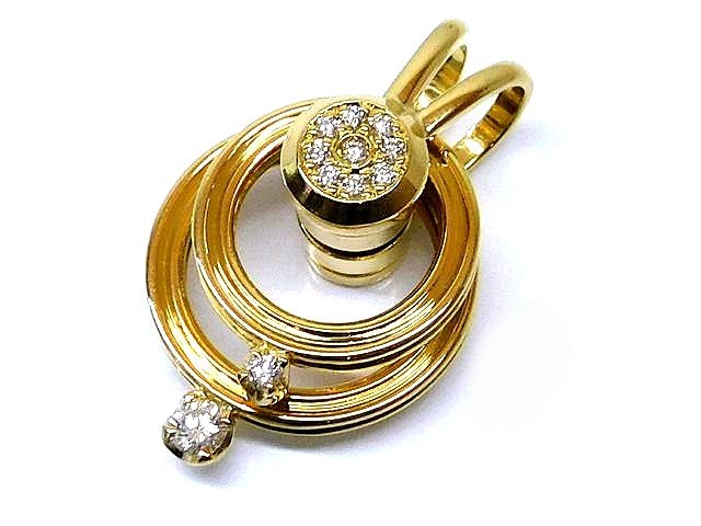【サイズ】：トップ直径約18mm　全長：約28mm 【素材】：K18イエローゴールド×ダイヤ（ct数刻印なし） 【重さ】：約9．8g 【付属品】：特にございません。 【コンディション】：新品同様の美品です。 【ランク】：S 【新品同様品】 ...