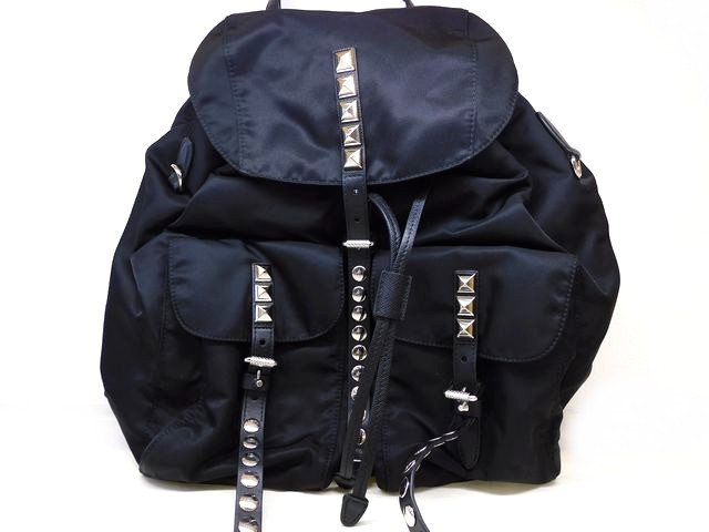プラダ　リュック　スタッズ　黒 PRADA 【新品同様】プラダ スタッズ付き ナイロン リュックサック