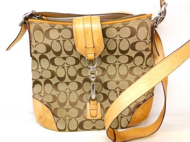 コーチ ■ 8K04 シグネ�