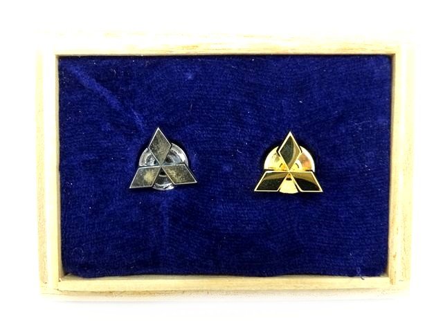 樂天商城 - 非売品 三菱重工 永年勤続社章 ■ 当時物 ケース付き ゴールドカラー シルバーカラー 勤続25年 記念品 MITSUBISHI 勲章 □8D