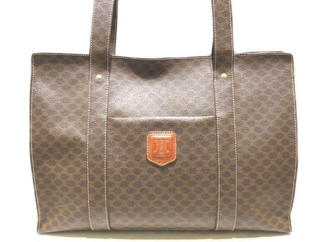 【サイズ】：約40×27×13cm、ショルダー約66cm 【カラー】：ダークブラウン系 【付属品】：特にございません。 【ランクA】：多少のスレやヤケ等ございますが、中古としましてはまだ綺麗な状態です。 当店は3人以上の現役鑑定士が鑑定済みで全て本物です 参考上代は輸入小売価格となり、諸事情により 一部変動する場合がございますのでご了承ください。 【発送方法】 　弊社指定業者（クロネコヤマト・佐川急便・普通郵便） 　配送業者の指定はできません。他の定形外運送での発送はしておりません 【送料】 　全商品送料無料 【代引き手数料】 商品金額と消費税（少数点以下は切り捨て）の合計が下記の金額の場合 3万円未満　　　 　　　　　330円 3万〜10万円未満　　　 　550円 10万〜30万円未満　　　 1，100円 銀行振込（楽天銀行） 商品金額＋消費税 (振込手数料はお客様ご負担) 郵便局・その他の銀行は取り扱っておりません （注）10万円以上のお振込の方は窓口で身分証明書が必要になります。 代金引換　商品金額＋消費税＋代引き手数料 ※支払金額の総合計が30万円以上になった場合は代金引換できませんのでお支払い方法はお振込かクレジットカード決済でお願い致します クレジット決済　（VISA・MASTER・JCB・AMEX・Diners）