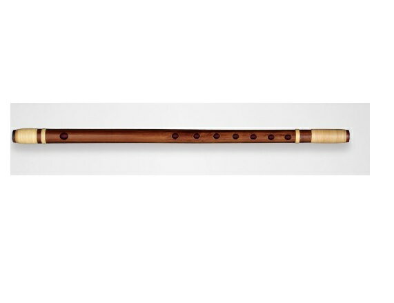 東雲は、五線譜で書かれた楽曲を演奏できるようにドレミ調に調律した調律笛です。囃子だけでなく、聴きなじみのある数多くの楽曲を吹くことができます。琴・三味線・尺八・洋楽器と合奏することも可能で、幅広い演奏を楽しむことができます。麗シリーズは、高級篠笛同様の技術を使った最上級モデルのラインナップになります。節を残せる貴重な竹を東雲 麗シリーズ上級モデルにも使用。昔ながらの燻煙を重ねることで、深い色艶と風合いを実現 受注生産に近い状態です・返品交換不可の商品です。 ご注文後のキャンセルはご容赦ください。 内側は本漆塗り仕上げ、良質な音色を追求した、職人の想いがつまった逸品です。大塚竹管楽器　