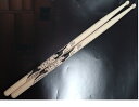 SID　10th　Anv　限定モデル パール　ドラムスティック　アーティスト　170H/10　1組　14x398mm　ヒッコリー　Pearl Drum Sticks　【ゆうや】　モデル オリジナル10th アニバーサリーイラスト(刷 色:パープル) 本人オリジナルモデルのニス有バージョン。SID結成10周年を記念したスティック