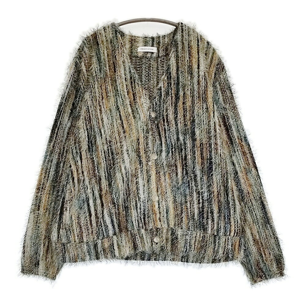 M287495-93908-39 商品説明 ブランド FREAK'S STORE アイテム カーディガン リラックスフィット シャギーニット マルチストライプ カーディガン カラー ブルーグリーン※色は実物を見て判断したものを記載しております。発売時のカラー展開は把握しておりませんので、メーカー公式のカラーとは異なる場合もございます事をご了承くださいませ。 性別タイプ メンズ 表記サイズ M 実寸サイズ 肩幅：約50.5cm着丈：約65cm身幅：約55cm袖丈：約66cm備考全ておおよそ※採寸画像がある商品はハンガーに吊るした状態での計測のため、平置きでの採寸とは差が生じる場合がございます。平置きでの実寸サイズをご希望の場合は、ご購入前に必ずご質問ください。 ※記載以外のサイズが合わないことを理由とした返品はできませんので、 記載部分以外で実寸サイズの気になる箇所があれば必ず購入前にご質問ください。 品質表示 ポリエステル100% 季節・シーズン 秋冬 状態 【参考ランク】 A 【全体の印象】 使用感が少なく全体的に綺麗に感じられます。 【風合い】 起毛 【生地について】 ※素材が伸びやすく計測差が出やすい商品ですので実寸10％以内の差はご容赦ください。 ※保管時にできた折りジワ、繊維付着などはご容赦下さい。 仕様 ポケット：あり着脱仕様： フロントボタン 透け感： なし 裏地： なし 販売時期 25AW その他 ※モニターの発色の具合によって実際のものと色が異なる場合があります。 質問などありましたらご遠慮なくどうぞ！