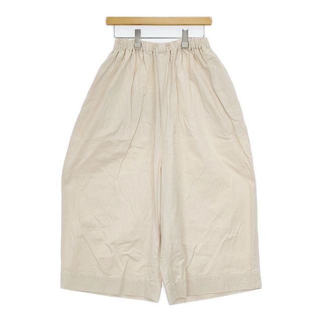 L269601-936408-109 商品説明 ブランド ゴーシュ アイテム パンツ 美品 コットンオックス ワイドキュロットパンツ 定価26400円 G224-P039 カラー キナリ ベージュ※色は実物を見て判断したものを記載しております。発売時のカラー展開は把握しておりませんので、メーカー公式のカラーとは異なる場合もございます事をご了承くださいませ。 性別タイプ レディース 表記サイズ 2 実寸サイズ 総丈：約88cmウエスト：約31cmウエスト最長：約53cm股上：約51cm股下：約41cmヒップ：約50cmワタリ幅：約43cm裾幅：約34.5cm※採寸画像がある商品はハンガーに吊るした状態での計測のため、平置きでの採寸とは差が生じる場合がございます。平置きでの実寸サイズをご希望の場合は、ご購入前に必ずご質問ください。 ※記載以外のサイズが合わないことを理由とした返品はできませんので、 記載部分以外で実寸サイズの気になる箇所があれば必ず購入前にご質問ください。 品質表示 綿100％ 季節・シーズン オールシーズン 状態 【参考ランク】 A 【全体の印象】 使用感が少なく全体的に綺麗に感じられます。 ※保管時にできた折りジワ、繊維付着などはご容赦下さい。 仕様 フロント： なし ポケット：あり透け感： なし 裾： シングルステッチ ウエスト調整： ゴム（紐あり） 裏地： なし 販売時期 2022 定価 26400円 その他 ※モニターの発色の具合によって実際のものと色が異なる場合があります。 質問などありましたらご遠慮なくどうぞ！