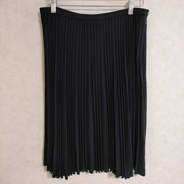 L234660-1912082-19 商品説明 ブランド Lady Scope アイテム スカート プリーツスカート 膝丈 カラー ブラック※色は実物を見て判断したものを記載しております。発売時のカラー展開は把握しておりませんので、メーカー...