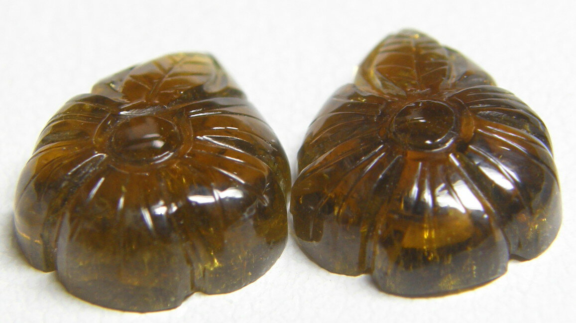 天然トルマリン9.54ct彫刻品ペアー