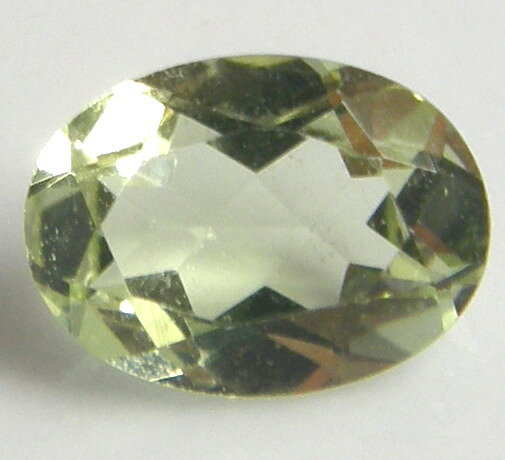 宝石名 天然グリーンベリル 産地 アフリカ産 重さ 0.65ct サイズ 7x5.1x3ミリ 色 イエローグリーン色 商品説明 ベリル イエローグリーンカラー アイクリーン。 発送 簡易書留郵便も対応しています。重さにより価格変わります。