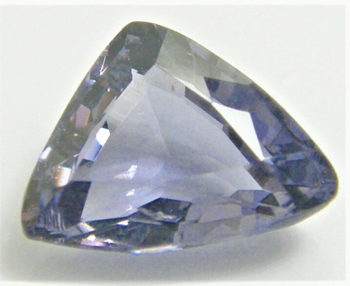 宝石名 天然　パープルスピネル 産地 　スリランカ産 重さ 　1．78ct サイズ 　8．5x7．3x3．7ミリ 色 　パープル色 商品説明 　クリーンなパープルスピネル　スリランカ産。 発送 簡易書留郵便も対応しています。重さにより価格変わります。