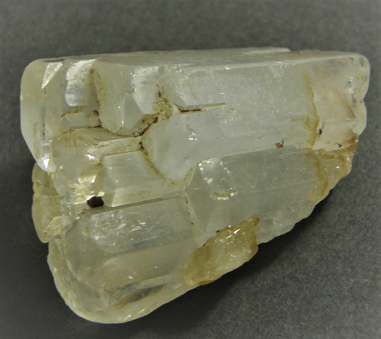 宝石名 天然　クォーツ　「水晶」 産地 　インド産 重さ 　56．85ct サイズ 　31x25x14．9ミリ 色 　ホワイト色 商品説明 　水晶クラスター原石。 発送 簡易書留郵便も対応しています。重さにより価格変わります。