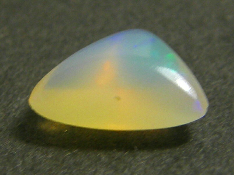 天然石　ウォーターオパール0．74ct