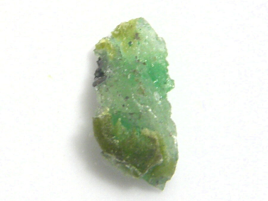 宝石名 天然　グリーンガーネット　「ツァボライト」 産地 　アフリカ産 重さ 　0．65ct サイズ 　9．3x4．5ミリ 色 　緑色 商品説明 　グリーングロッシュラーガーネット原石。 発送 簡易書留郵便も対応しています重さにより価格変わ...