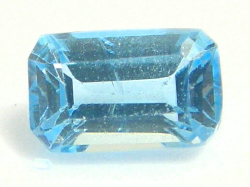 宝石名 天然　ブルートパーズ 産地 　ブラジル産 重さ 　0．66ct サイズ 　約6．1x3．8x3ミリ 色 　青色 商品説明 　エメラルドカット　ブルートパーズ。 発送 簡易書留郵便も対応しています。重さにより価格変わります。