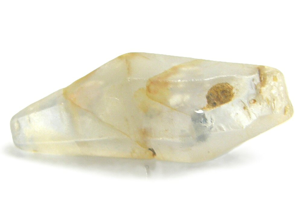 宝石名 天然　サファイア　「コランダム」 産地 　スリランカ産 重さ 　5．42ct サイズ 　17．5x6．6x5．6ミリ 色 　グレー色 商品説明 　半透明　サファイア原石の中にブルーサファイアが入っています「色のみ可能性あります」。 発送 簡易書留郵便も対応しています。重さにより価格変わります。