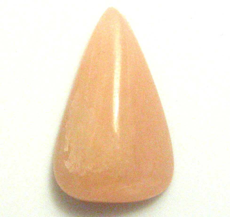 宝石名 天然　ピンクグロッシュラーガーネット 　産地 　南米産 重さ 　10．86ct サイズ 　19．5x12．1x6．5ミリ 色 　ローズピンク色 商品説明 　ローズクォーツのようなピンクグロッシュラーガーネット　サイドインクリュージョン　小キズあり。 発送 簡易書留郵便も対応しています。重さにより価格変わります。