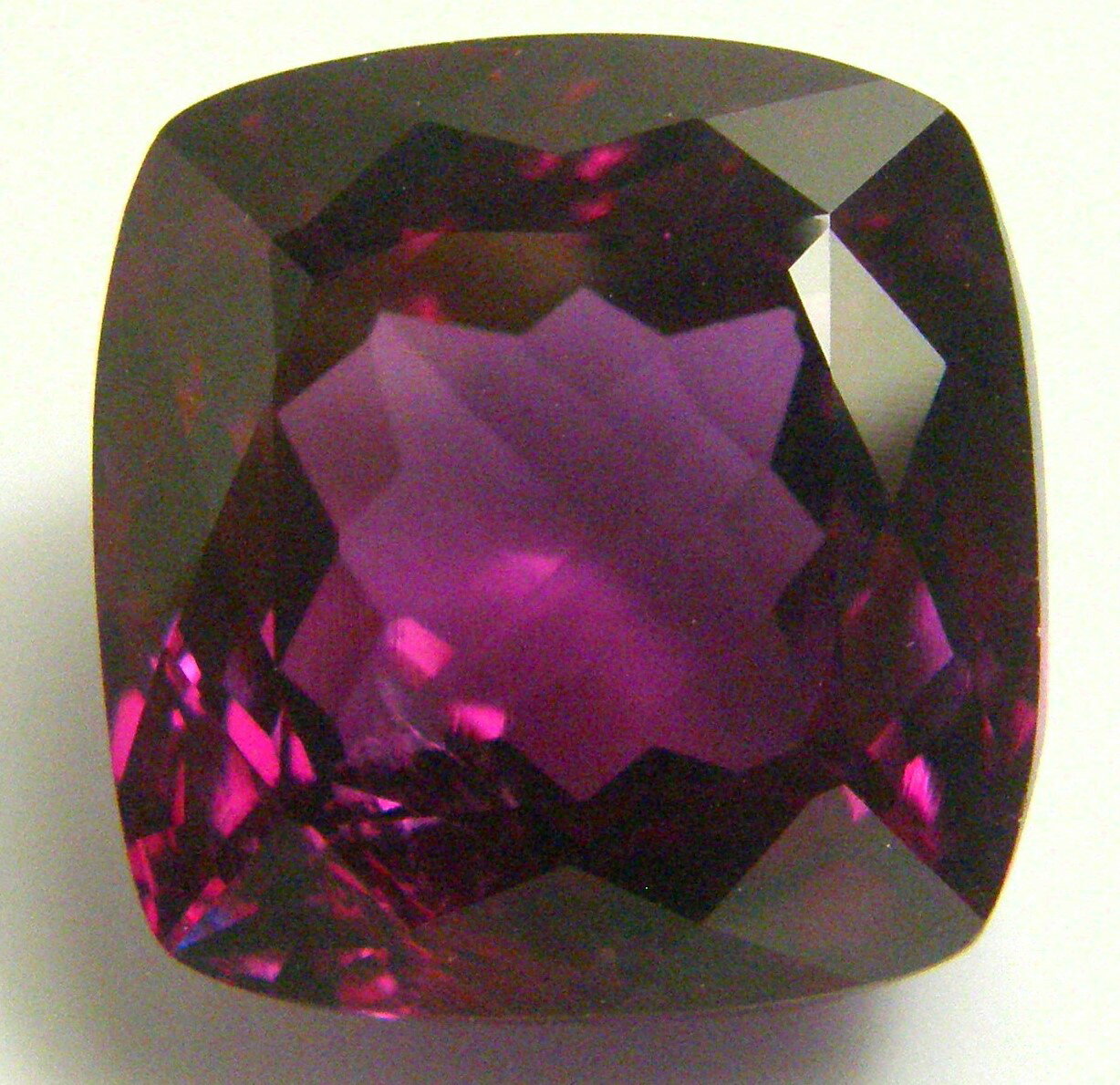 Rakuten - 合成　カラーチェンジサファイア36．53ct