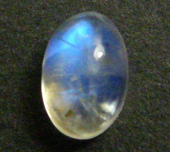 天然　ブルームーンストーン0．84ct
