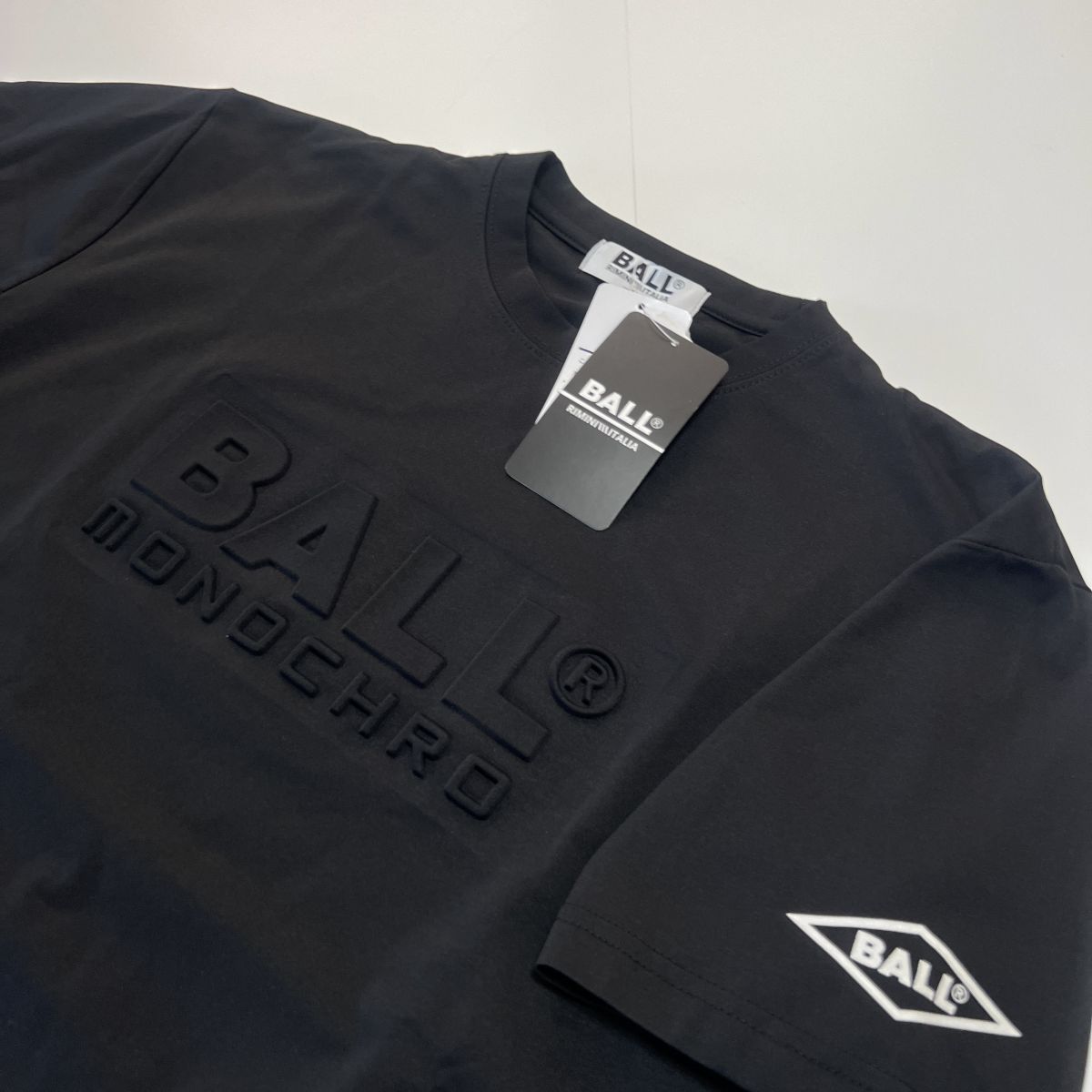 ●送料390円可能商品 ボール BALL 新品 メンズ イタリア発人気ブランド エンボス加工 半袖 Tシャツ 黒 Lサイズ[54120-99-L]一 三 弐★QWER