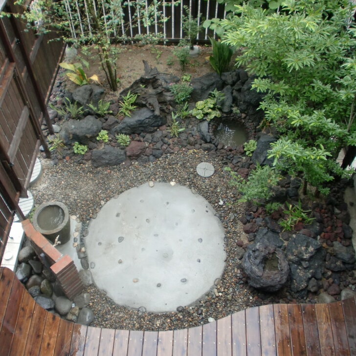 水槽に定番のレイアウト素材 よかよか阿蘇の溶岩石 5 10センチ 水槽 レイアウト 溶岩石 石材 アクアリウム テラリウム ビオトープ メダカ 金魚 水草 ネオンテトラ 熱帯魚 25 Off アロワナ サンゴ 流木 グッピー プロトプテルス ベタ プレコ