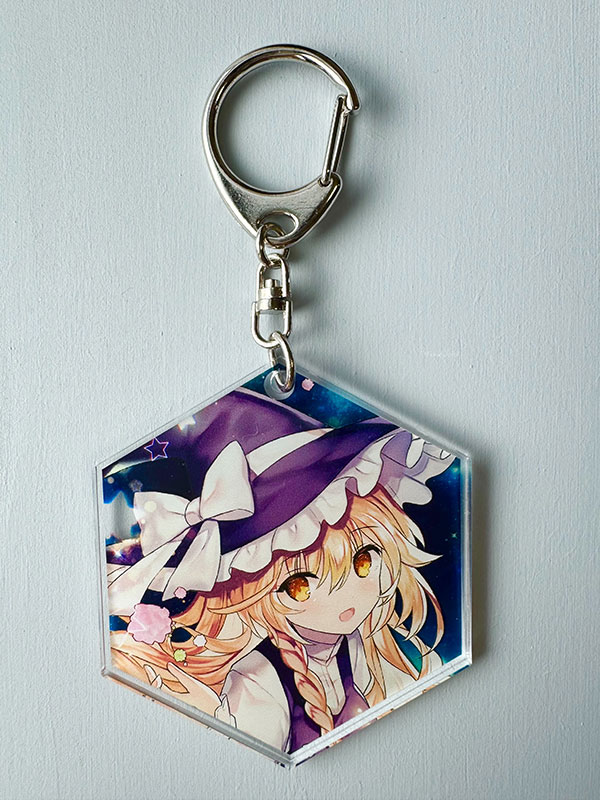 ■サークル きっどているず ■原作 東方Project ■ジャンル [グッズ]キーホルダー ■作者 きっどているず ■サイズ・内容 縦7cm、横6cm キーホルダー ■発行日 2025年 05月 16日 ■商品説明 縦7cm、横6cm キーホルダー