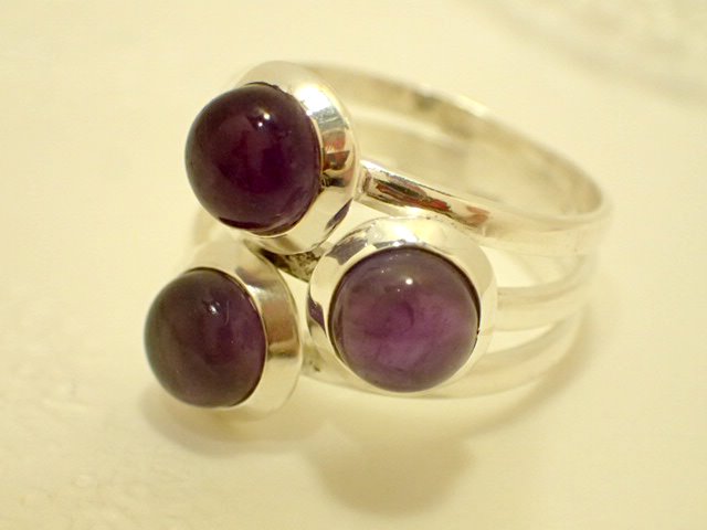 真ん丸★3石のアメジストのシルバー925リング#14 天然石ジュエリーのお店 リング おしゃれ シルバー925 プレゼントにもおすすめ♪ ハッピーエイト