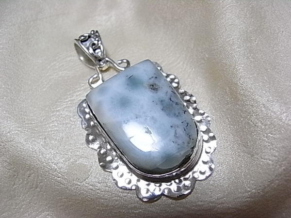 ネイルシェイプラリマーのシルバーペンダントトップ 天然石ジュエリーのお店 おしゃれ ペンダント トッ..