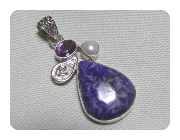 アンシンメトリーなデザインがオシャ...