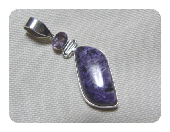 個性的なシルエットアメジストとチャ...