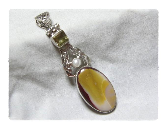 葉っぱのレリーフがきれい・・・シト...