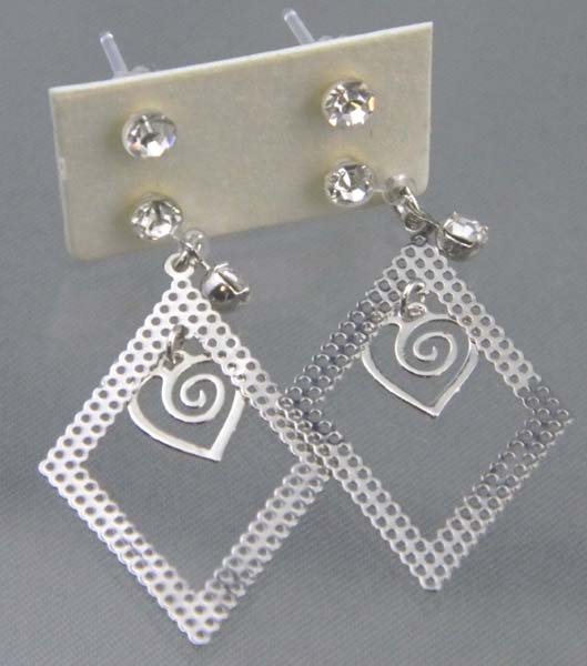 ピアス レディース 大人 樹脂ポスト ダイヤフレーム ハート ストーン 両耳用2セット/メール便可 在庫限り価格【ギフト包装無料】