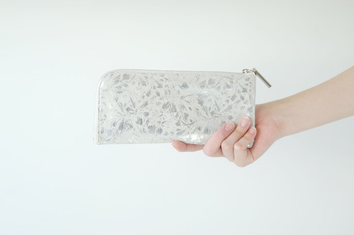 【SALE セール】POMTATA (ポンタタ) | HAK L Zip Long Wallet (flower spark/silver) | 財布 ロングウォレット 国産 レザー メタリック 長財布 レディース ウォレット お財布 お誕生日 お洒落 かわいい ギフトバースデー プレゼント 女性 誕生日 雑貨 シルバー 北欧