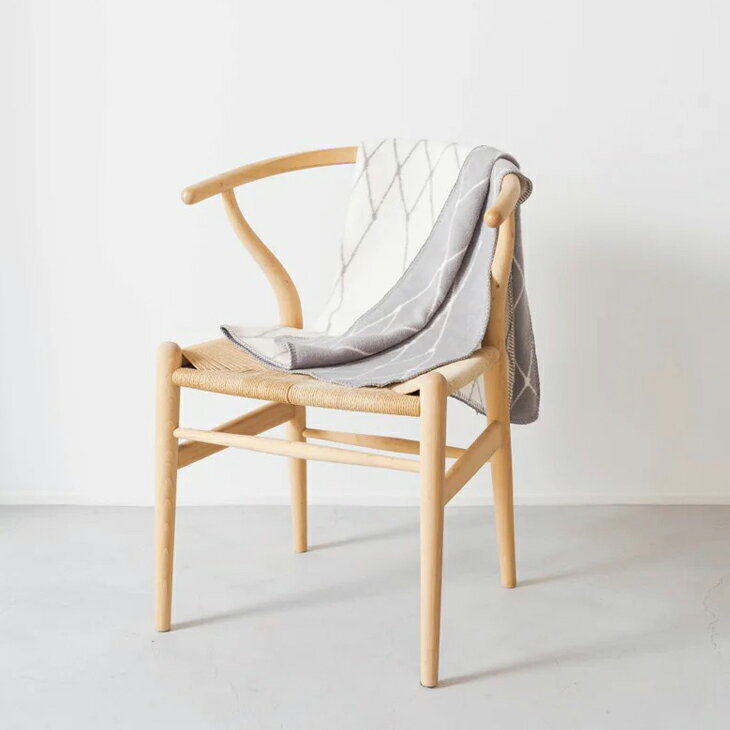 【SALE セール】bastisRIKE | THE GRID - COTTON BABY BLANKET (light grey) | ベビーブランケット【75x100cm】北欧 シンプル グレー インテリア ブランケット コットン 綿 100% おしゃれ 人気 オススメ リラックス やわらか ふんわり ひざ掛け 膝掛け ギフト